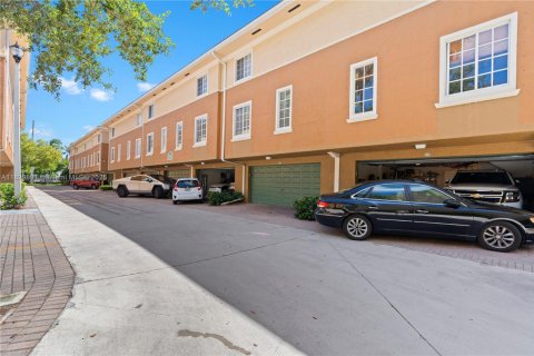 Townhouse in Aventura, Florida 2 bedrooms, 122.26 sq.m. № 1805985 - photo 25
