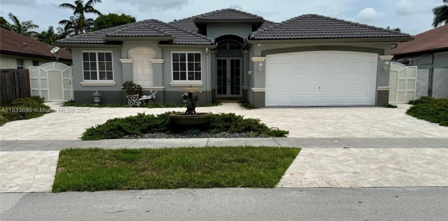 Casa en Miami, Florida 4 dormitorios, 236.16 m2 № 1814752