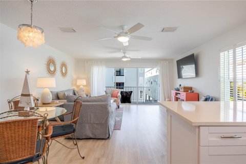 Copropriété à vendre à Indian Rocks Beach, Floride: 2 chambres, 105.44 m2 № 2412567 - photo 8