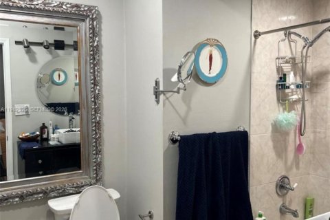 Casa en venta en Miami, Florida, 4 dormitorios № 2057871 - foto 15