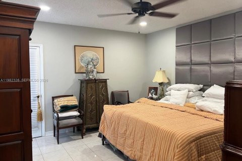 Casa en venta en Miami, Florida, 4 dormitorios № 2057871 - foto 14