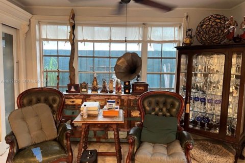 Casa en venta en Miami, Florida, 4 dormitorios № 2057871 - foto 25
