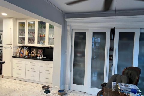 Casa en venta en Miami, Florida, 4 dormitorios № 2057871 - foto 24