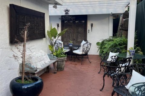 Casa en venta en Miami, Florida, 4 dormitorios № 2057871 - foto 28
