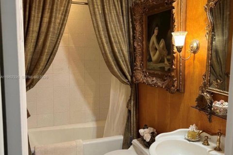 Casa en venta en Miami, Florida, 4 dormitorios № 2057871 - foto 13