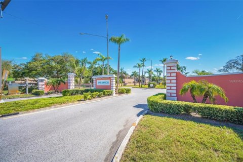 Condo in Seminole, Florida, 2 bedrooms  № 1899506 - photo 21