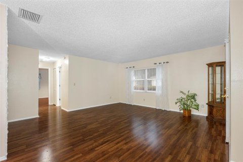Condo in Seminole, Florida, 2 bedrooms  № 1899506 - photo 4