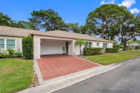 Condo in Seminole, Florida, 2 bedrooms  № 1899506 - photo 1