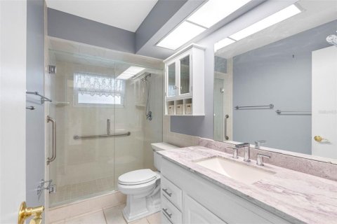 Condo in Seminole, Florida, 2 bedrooms  № 1899506 - photo 13