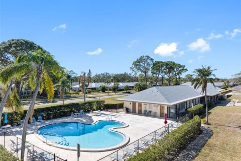 Condo in Seminole, Florida, 2 bedrooms  № 1899506 - photo 18