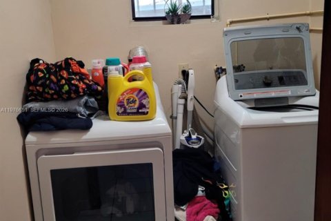 Villa ou maison à louer à Miami, Floride: 4 chambres, 187.29 m2 № 2040535 - photo 11