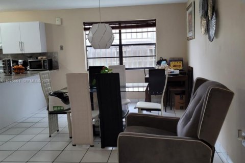 Villa ou maison à louer à Miami, Floride: 4 chambres, 187.29 m2 № 2040535 - photo 7