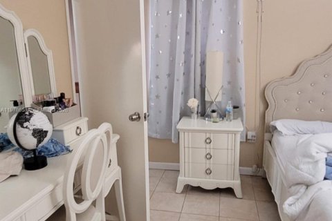 Villa ou maison à louer à Miami, Floride: 4 chambres, 187.29 m2 № 2040535 - photo 19