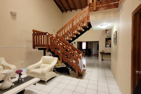 Villa ou maison à louer à Miami, Floride: 4 chambres, 187.29 m2 № 2040535 - photo 3