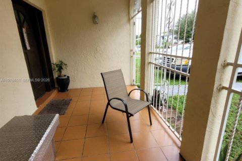 Villa ou maison à louer à Miami, Floride: 4 chambres, 187.29 m2 № 2040535 - photo 2