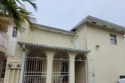 Villa ou maison à Miami, Floride 4 chambres, 187.29 m2 № 2040535