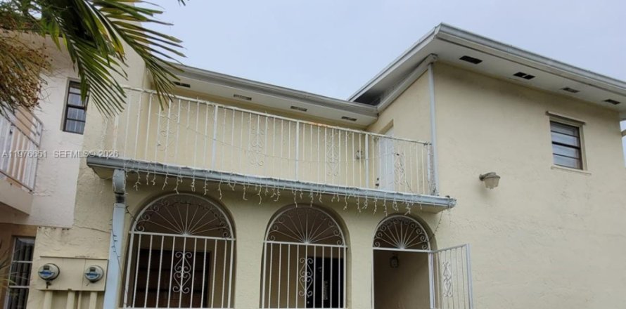 Villa ou maison à Miami, Floride 4 chambres, 187.29 m2 № 2040535