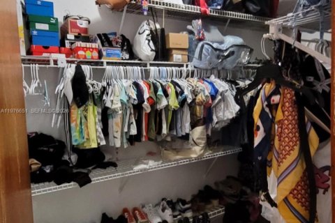 Villa ou maison à louer à Miami, Floride: 4 chambres, 187.29 m2 № 2040535 - photo 15