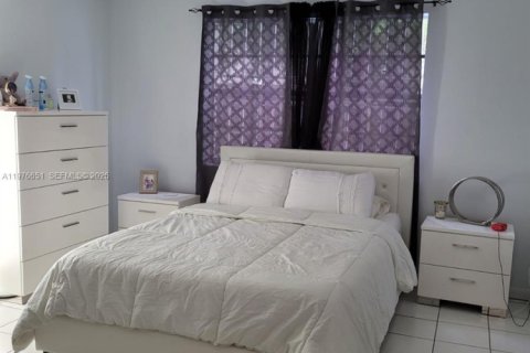 Villa ou maison à louer à Miami, Floride: 4 chambres, 187.29 m2 № 2040535 - photo 12