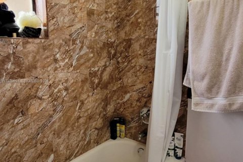 Villa ou maison à louer à Miami, Floride: 4 chambres, 187.29 m2 № 2040535 - photo 18