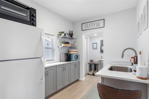 Propiedad comercial en venta en Saint Petersburg, Florida, 4 dormitorios, 183.2 m2 № 1746863 - foto 7