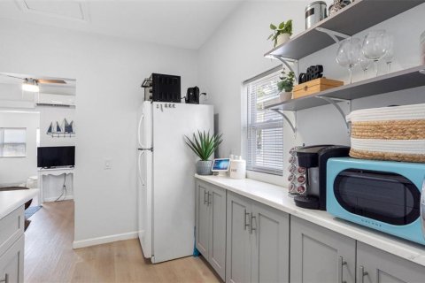 Propiedad comercial en venta en Saint Petersburg, Florida, 4 dormitorios, 183.2 m2 № 1746863 - foto 6