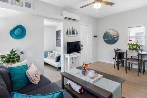 Propiedad comercial en venta en Saint Petersburg, Florida, 4 dormitorios, 183.2 m2 № 1746863 - foto 14