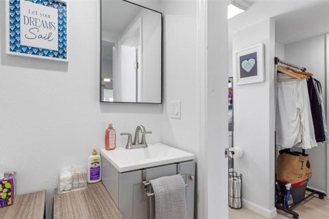 Propiedad comercial en venta en Saint Petersburg, Florida, 4 dormitorios, 183.2 m2 № 1746863 - foto 10