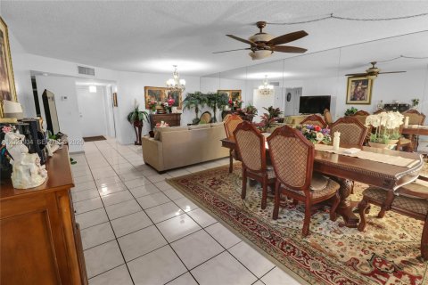 Condo in Lauderhill, Florida, 2 bedrooms  № 2077562 - photo 21