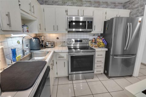 Condo in Lauderhill, Florida, 2 bedrooms  № 2077562 - photo 14