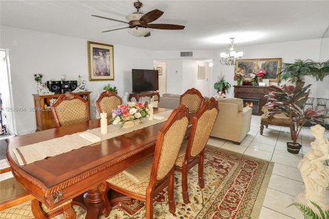 Condo in Lauderhill, Florida, 2 bedrooms  № 2077562 - photo 17