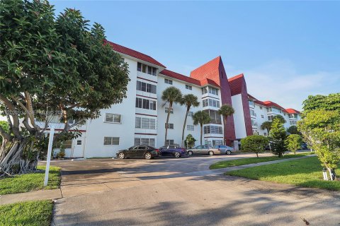 Condo in Lauderhill, Florida, 2 bedrooms  № 2077562 - photo 19