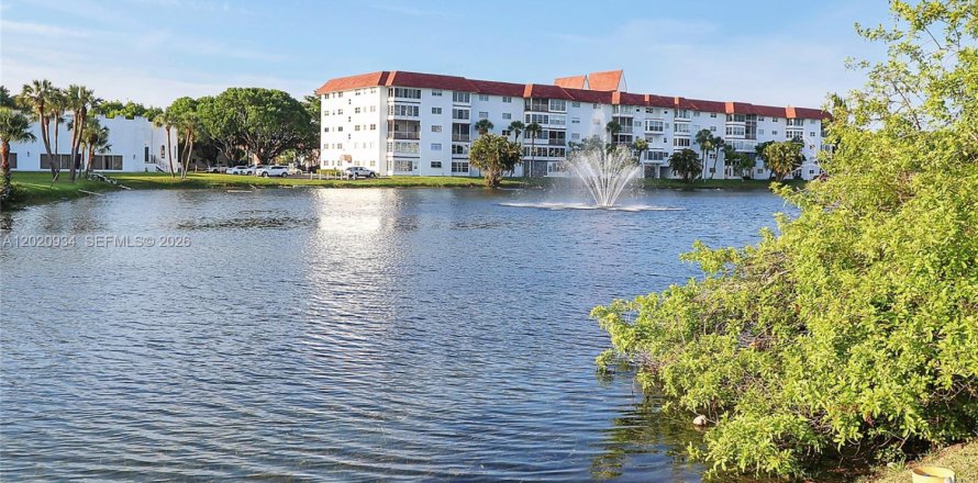 Condo in Lauderhill, Florida, 2 bedrooms  № 2077562