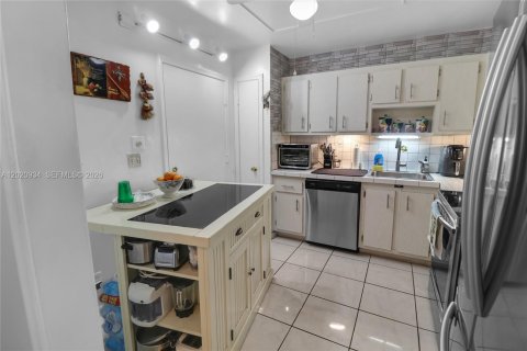 Condo in Lauderhill, Florida, 2 bedrooms  № 2077562 - photo 16