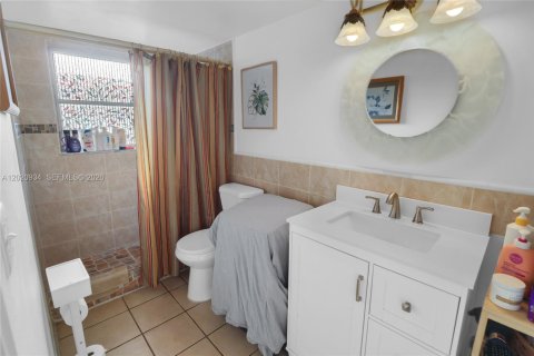 Condo in Lauderhill, Florida, 2 bedrooms  № 2077562 - photo 12