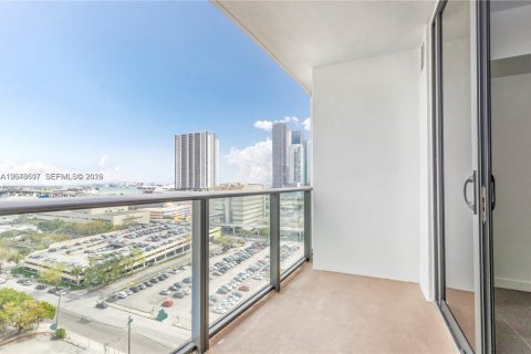Condo in Miami, Florida  № 2337812 - photo 10