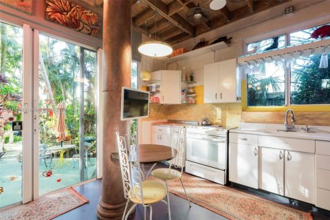 House in Fort Lauderdale, Florida 1 bedroom, 98.94 sq.m. № 1975426 - photo 9