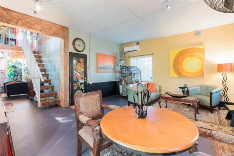 House in Fort Lauderdale, Florida 1 bedroom, 98.94 sq.m. № 1975426 - photo 5