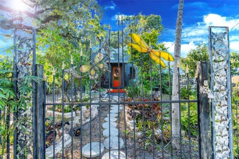 House in Fort Lauderdale, Florida 1 bedroom, 98.94 sq.m. № 1975426 - photo 2