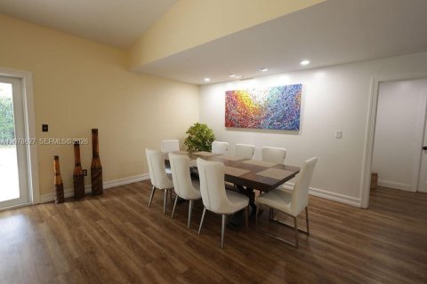 Casa en venta en Miami, Florida, 4 dormitorios, 161.09 m2 № 2382719 - foto 5
