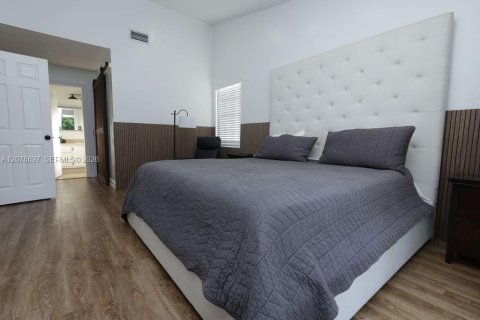 Casa en venta en Miami, Florida, 4 dormitorios, 161.09 m2 № 2382719 - foto 11