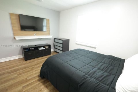 Casa en venta en Miami, Florida, 4 dormitorios, 161.09 m2 № 2382719 - foto 19