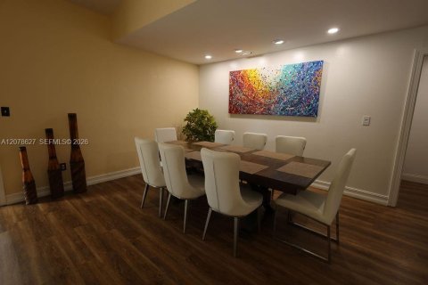 Casa en venta en Miami, Florida, 4 dormitorios, 161.09 m2 № 2382719 - foto 4