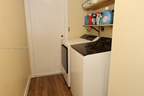 Casa en venta en Miami, Florida, 4 dormitorios, 161.09 m2 № 2382719 - foto 14