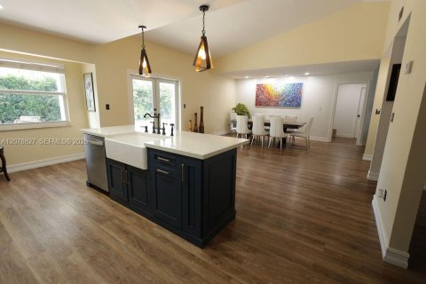 Casa en venta en Miami, Florida, 4 dormitorios, 161.09 m2 № 2382719 - foto 6