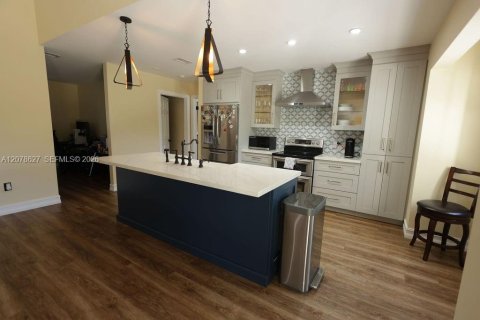 Casa en venta en Miami, Florida, 4 dormitorios, 161.09 m2 № 2382719 - foto 8