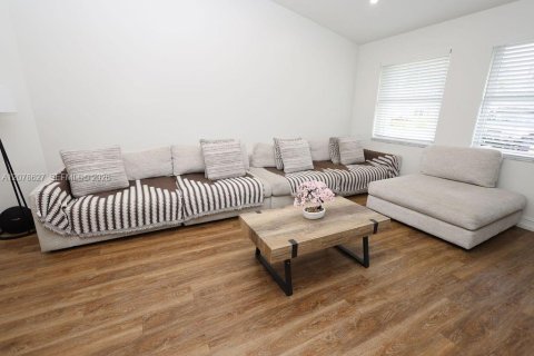 Casa en venta en Miami, Florida, 4 dormitorios, 161.09 m2 № 2382719 - foto 17