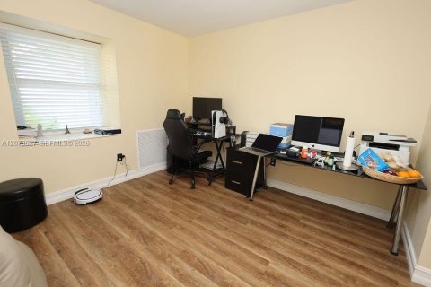 Casa en venta en Miami, Florida, 4 dormitorios, 161.09 m2 № 2382719 - foto 15