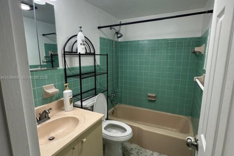 Купить кондоминиум в Холливуд, Флорида 1 спальня, 59.46м2, № 2085598 - фото 19