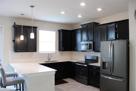 House in Kissimmee, Florida 3 bedrooms, 187.29 sq.m. № 2410675 - photo 9
